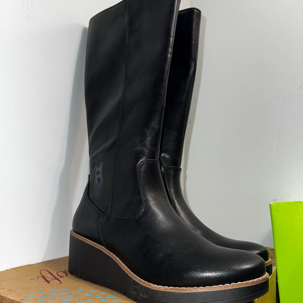 Elegant Black Heeled Boots for Women